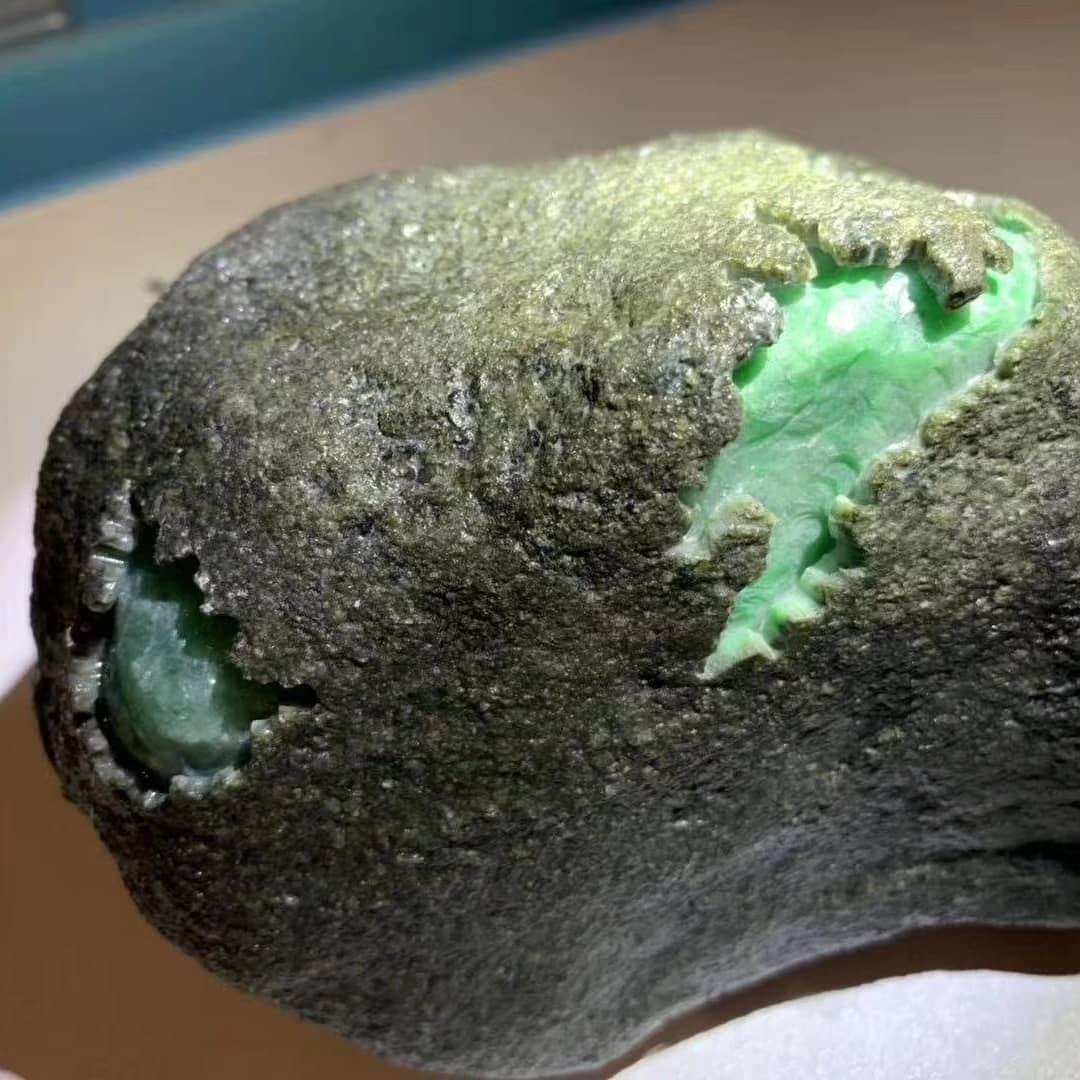 Wholesaler of natural jadeite stones
